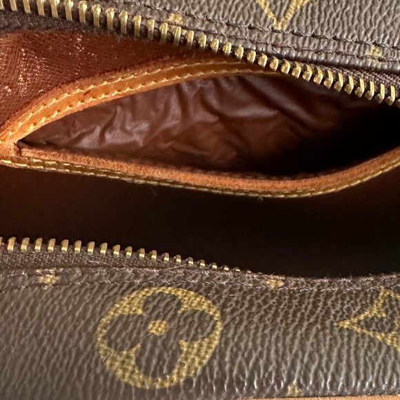 authentic!!!! louis vuitton blois monogram canvas crossbody - Picture 6 of 16